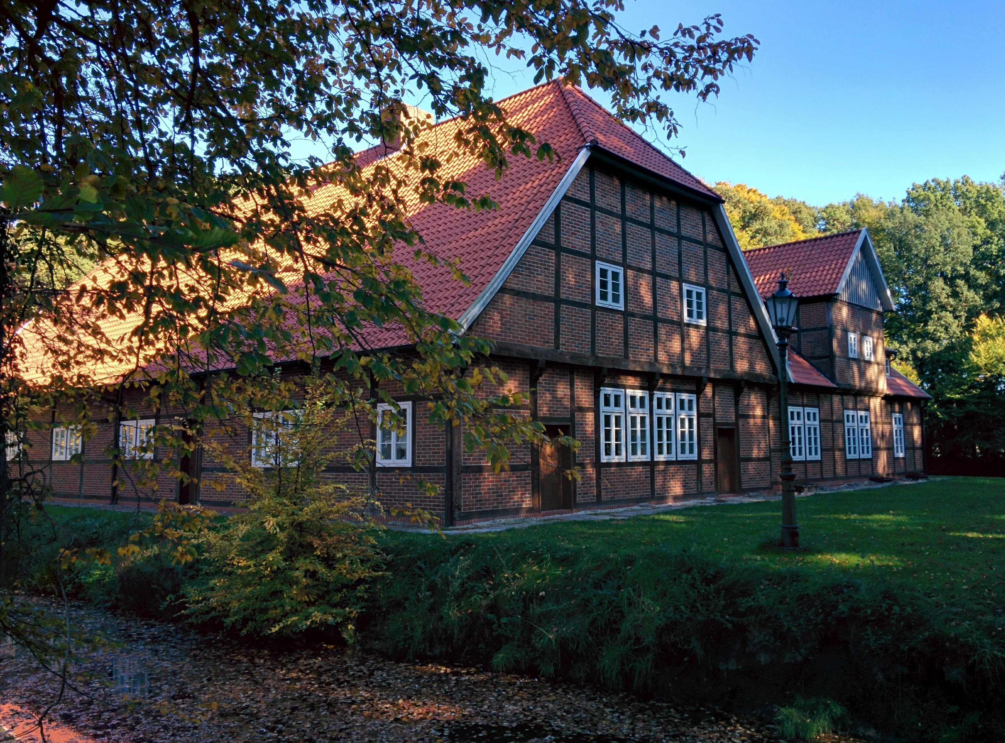 Südwest Ansicht| Franz Kalowski, CC BY-SA 4.0 <https://creativecommons.org/licenses/by-sa/4.0>, via Wikimedia Commons