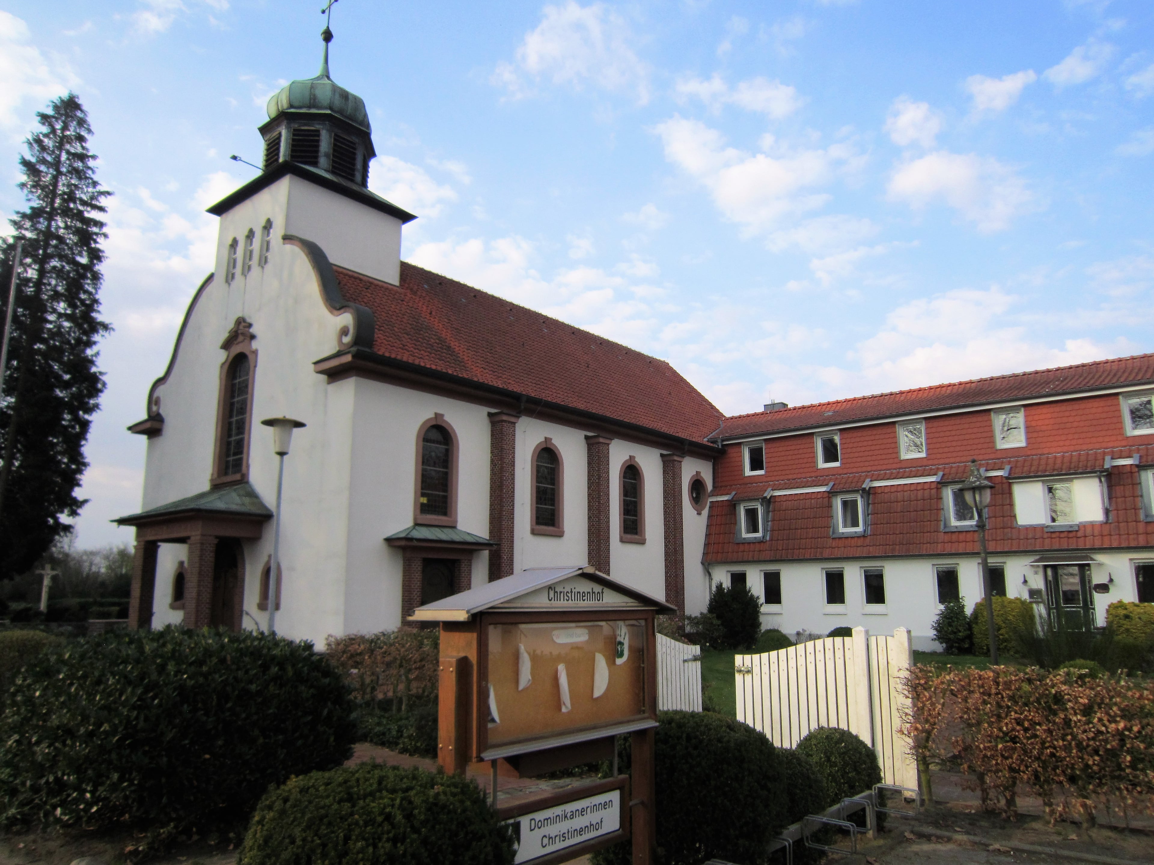Luftaufnahme von Schwichteler mit dem Christinenhof